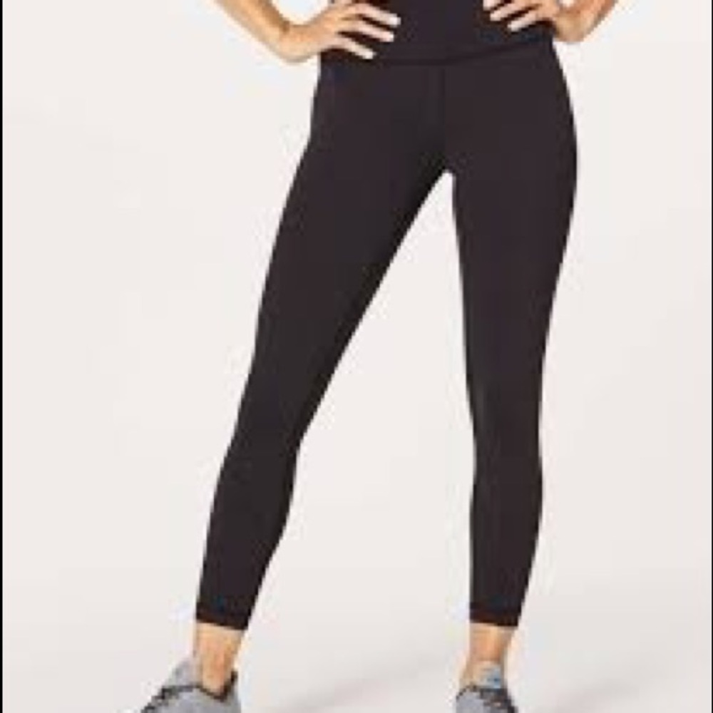 Lululemon black 7/8 length wunder under leggings